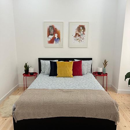 Modern Bedroom In Lisboa Exteriör bild