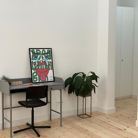 Modern Bedroom In Lisboa Exteriör bild